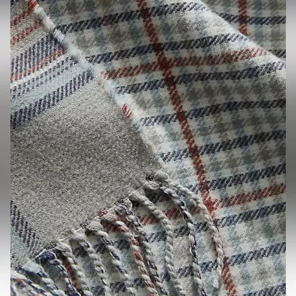 Hudson's Bay Reversible Finley Throw Blanket in Grey, Navy and Brown Tartan - Picture 5 of 6